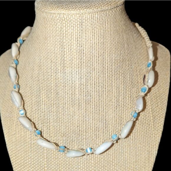 Vintage puka shell and blue beaded necklace - Picture 1 of 9